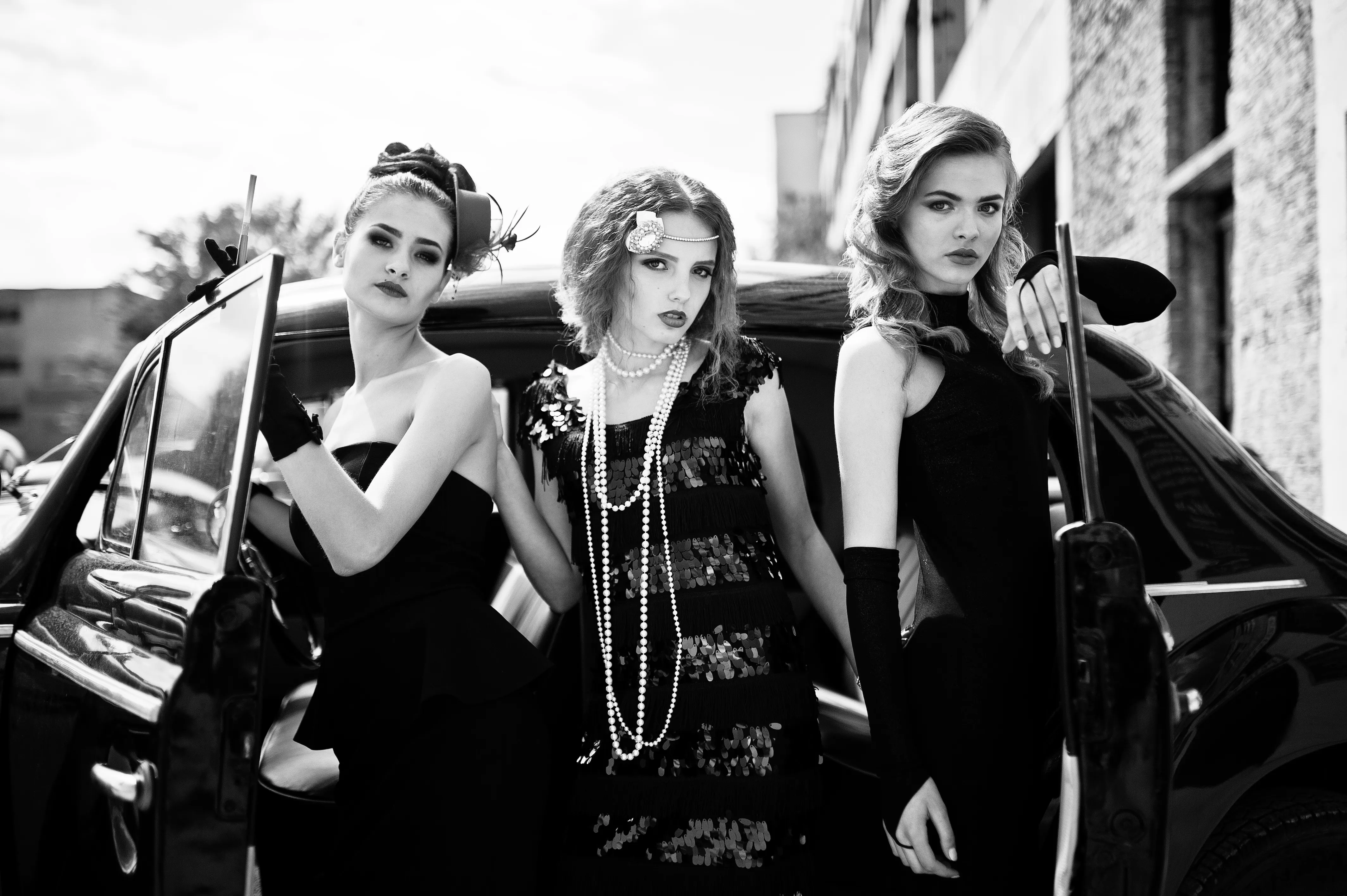 Neo-Vintage Merging 1920s Elegance with 2025’s Modern Edge