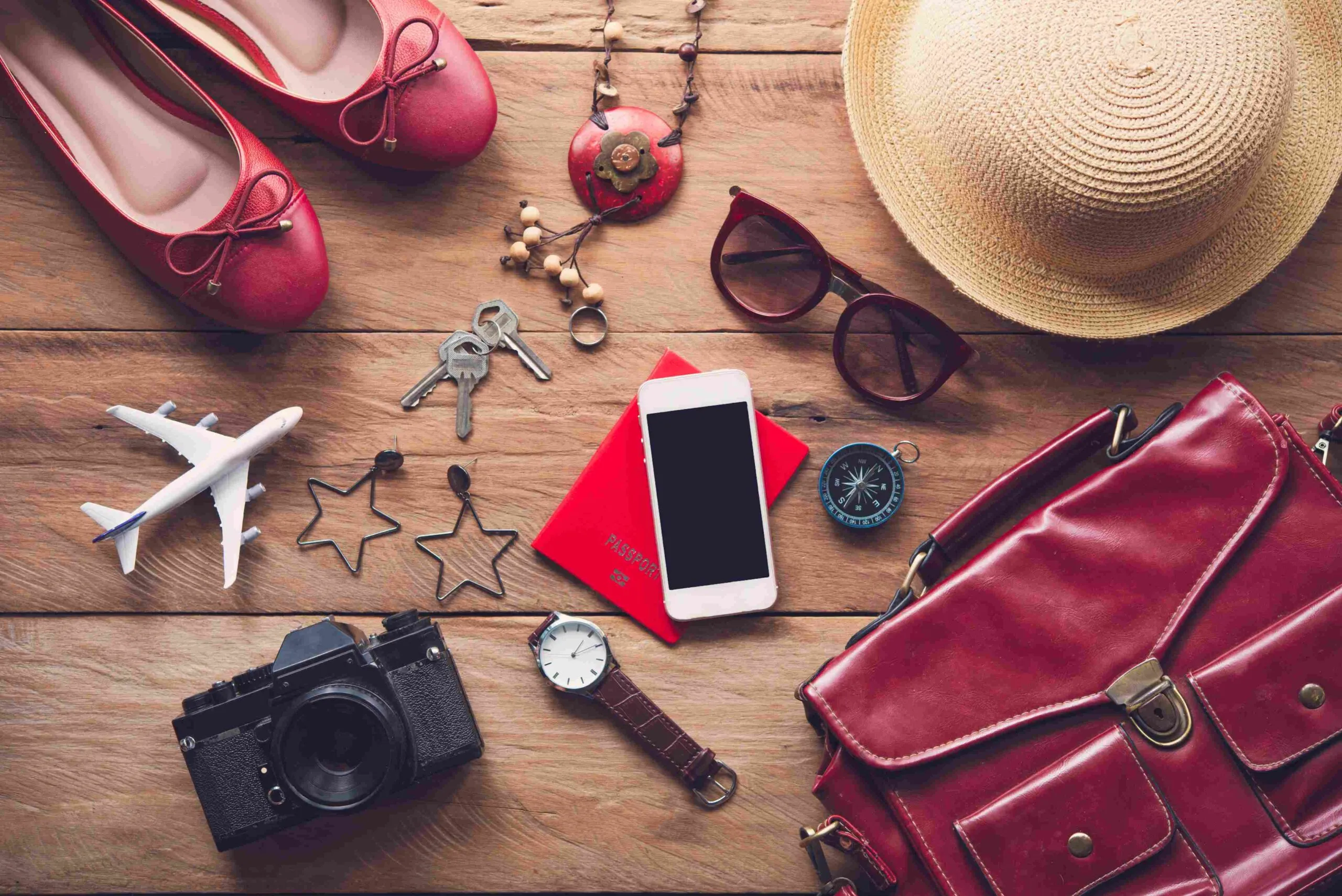 Essential Touchup Items Women Should Carry While Traveling