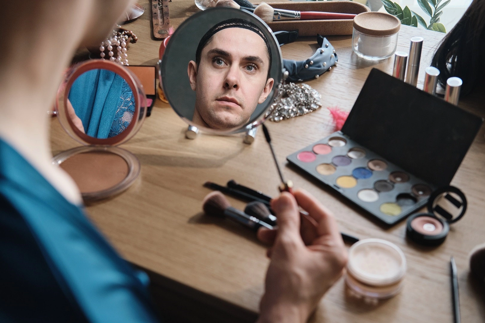 Breaking the Gender Binary: The Rise of Gender-Neutral Festive Accessories